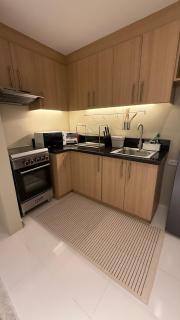 Best Value-Beautiful 1BR in the Heart of Makati w WiFi, washer-dryer, pool & gym - 1