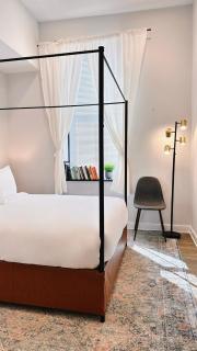 Downtown 3B2B Apt with full kitchen, Sleeps 6,Near PPAC & Dining - 1