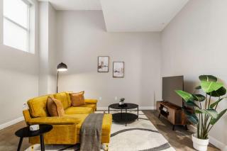 CozySuites Modern 1BR OTR District #04 - 0