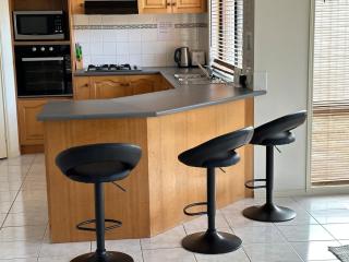 Spacious 4-Bedroom Family Retreat with Pool at Tarneit - 4