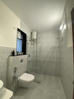 Chic 1BHK Modern Apartment with Gym, Pool & Amenities - 5 Minutes to Candolim Beach - 4
