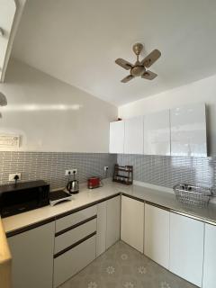 Chic 1BHK Modern Apartment with Gym, Pool & Amenities - 5 Minutes to Candolim Beach - 5