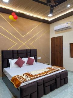 Shri Sanwariya Dham Near By Mathura Junction Railway Station - 0