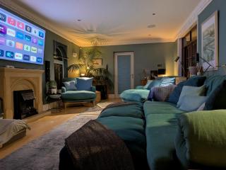 Aberfall Private Luxury Villa Indoor Pool Hot Tub Gym Cinema - 9