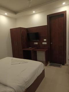 Hotel harshu chanakyapuri - 5