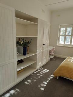 Elegant Art Deco Gem Cosy 3BR Retreat - 9