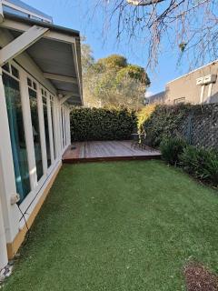 Elegant Art Deco Gem Cosy 3BR Retreat - 2