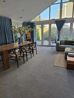 Elegant Art Deco Gem Cosy 3BR Retreat - 8