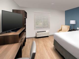 WoodSpring Suites Wilmington Riverfront - 1