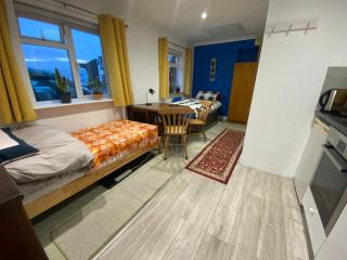 The as private as you prefer Annexe Twin beds only - 1