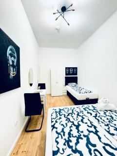 Cozy 5BR Apartment Near Kaufpark Alterlaa, 10-Min Away - 3