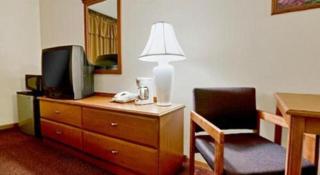 Americas Best Value Inn & Suites Thief River Falls - 1