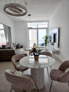 Apartment in Dubai Marina with Sea View & Balcony & Pool - 4