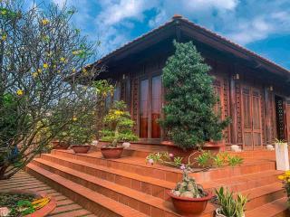 Beautiful Wooden house getaway next to HCM city - 7
