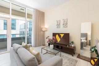 Vogue Vacation Homes, Business Bay - Bay Square Close to Downtown, Burj Khalifa and Dubai Mall, Studio Apartment with Balcony and City View, Access to all Amenities - 9