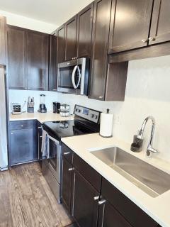 Central Frisco Vibes 1 BR Apart With POOL & GYM - 1