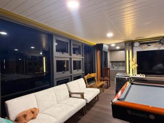 Luxe House of Zs - 2