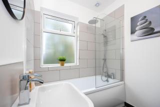 Accommodation in Newcastle Under Lyme - 7