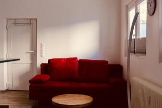Modern Backyard Apartment, RE center - 2