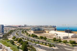 Maison Privee - Sleek Yas Getaway with Ferrari World and Canal Views - 2