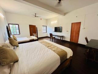 Queen's Heritage - 4