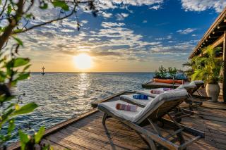 Oceanfront Villa with Overwater Deck - 9