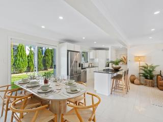 The Chill House - Heated Pool - Entertainment Area - 7