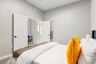 Spacious 2BR CozySuites OTR Downtown #08 - 8