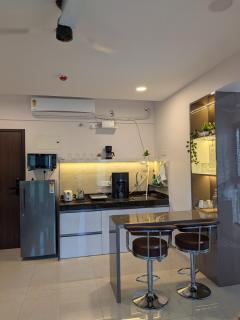 Modern Hill-View Studio - Work-Friendly - Pashan - 8