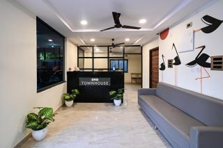Super Townhouse De Alphabet Karmanghat - 2