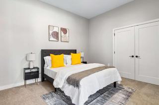 Spacious 2BR CozySuites OTR Downtown #13 - 5