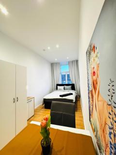 Lovely 4BR Apartment Near Kaufpark Alterlaa - 4