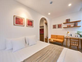 DIAMOND Matrix One in Heart of District 1-Luxury Living-Coffee Shop Above - 4