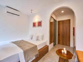 DIAMOND Matrix One in Heart of District 1-Luxury Living-Coffee Shop Above - 2