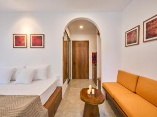 DIAMOND Matrix One in Heart of District 1-Luxury Living-Coffee Shop Above - 8