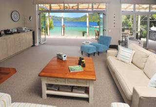 Waterfront villa Endeavour Inlet - 1