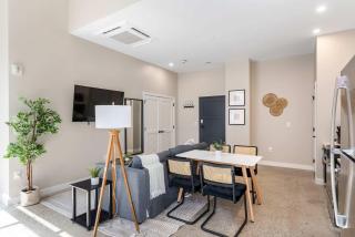 Spacious 2BR CozySuites OTR Downtown #12 - 2