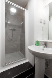 Comfy Apartments in Queensway - 3