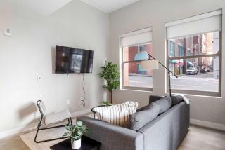 Spacious 2BR CozySuites OTR Downtown #16 - 1