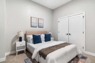 CozySuites Modern 3BR OTR District #17 - 3