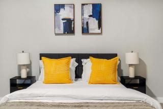CozySuites Modern 3BR OTR District #18 - 8