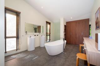 Spacious 3-storey pool villa 3BR perched on the hills - 5
