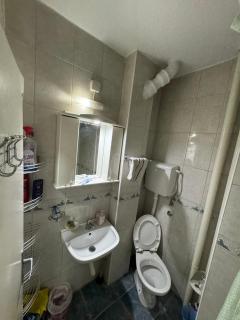 Nice and Comfy Central Apartment - 4