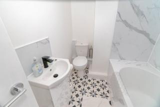 Spacious 3BR Swansea House near City Centre - 1