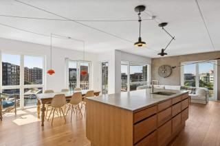Luxury Apt with Harbor Views 2 - 0