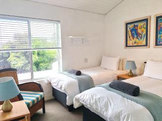 Lake Retreat Stay - 4