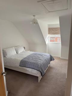 Modern 3-Bedroom Home 3 Minutes from Biggin Hill Airport - Secure Gated Community - 4