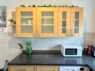 The Dock, 2 bedrooms sleeps 5 long stays welcome - 1