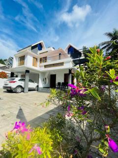 Thekkady Premium Villa - 0