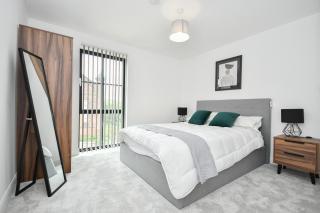Modern 3BR & 2BA with Free Parking, Manchester M4 - 5